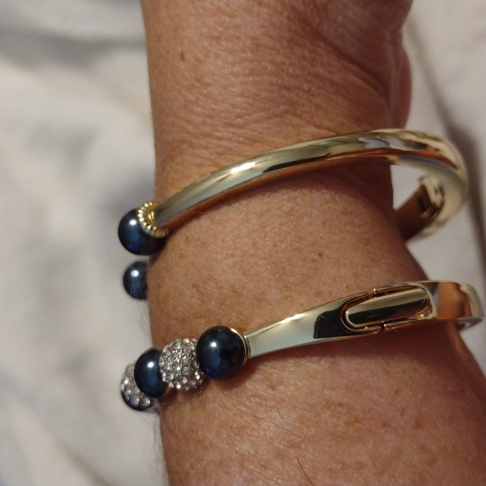 Bracelets - Picture 2 of 4